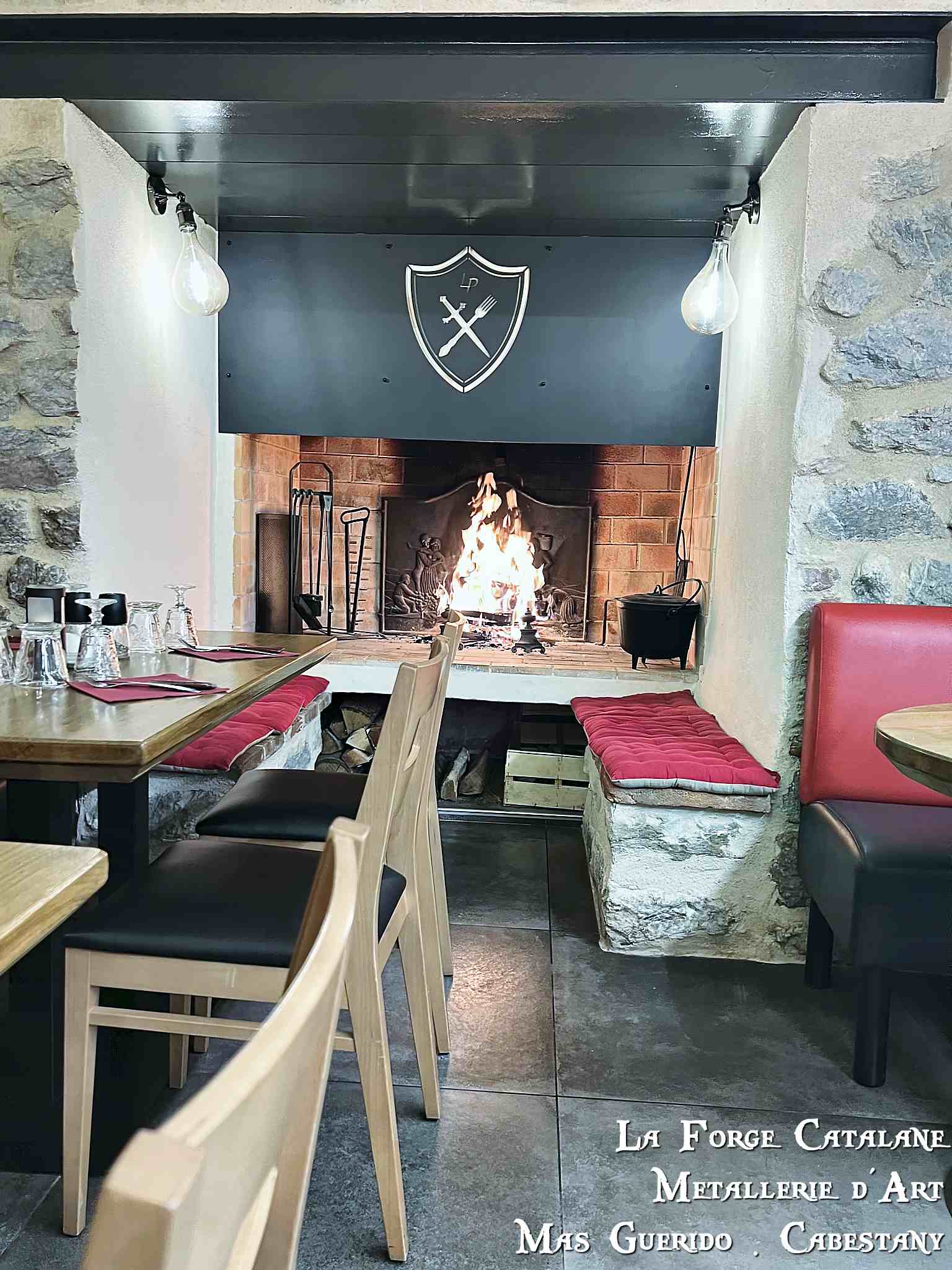 tole avec motif en decoupe laser forge catalane.jpg